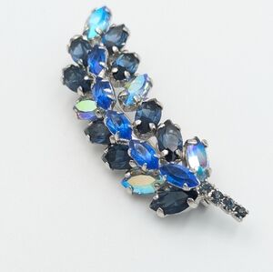 Vintage sparkly blue rhinestone leaf brooch pin